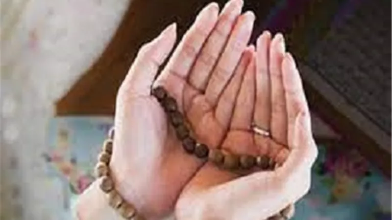 هل هناك صيغ للدعاء حتى يكون مقبولا؟.. أيمن الحجار يجيب