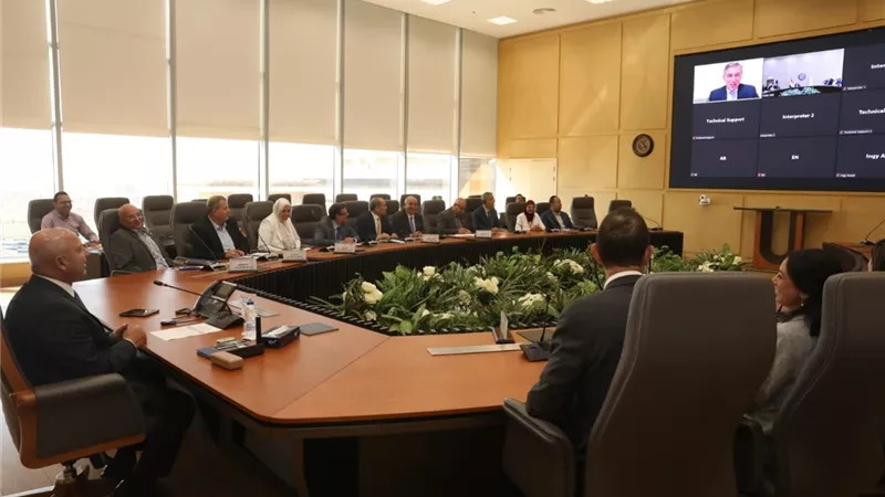 النقل يبحث تطوير خط لوجستيات التجارة بين القاهرة والإسكندرية