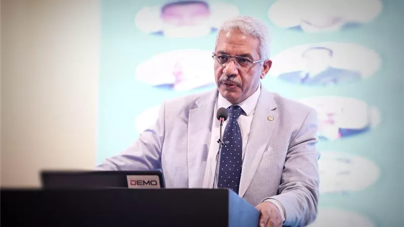 د محمودصادق:قطاع الطب بالجامعة يسهم بنحو 20℅ من أطباء الجمهورية