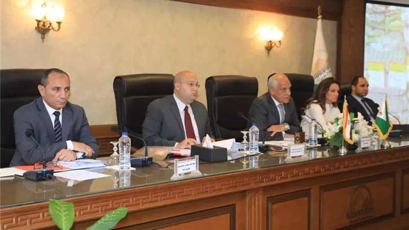 محافظ الجيزة يوجه بسرعة الانتهاء من مشروعات الخطة الإستثمارية