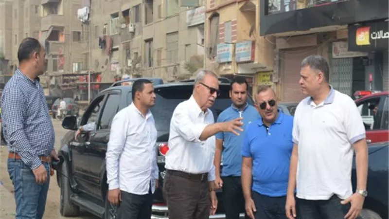 الهجان يتابع اعمال النظافة والاشغالات بشبرا الخيمة.. ويستمع لشكاوى المواطنين
