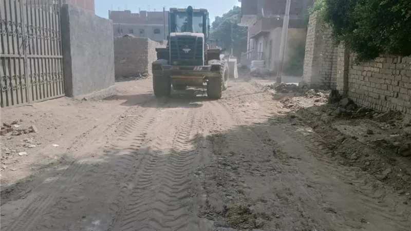 محافظ الجيزة يتابع نظافة ورفع كفاءة الطرق بشبرامنت..صور