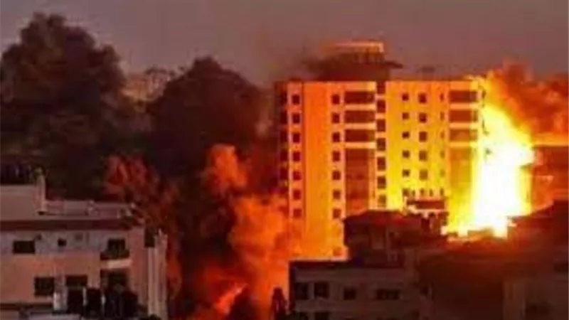 محلل فلسطيني: قطع الاتصالات عن غزة ينذر بفاجعة كبرى خلال الساعات القادمة