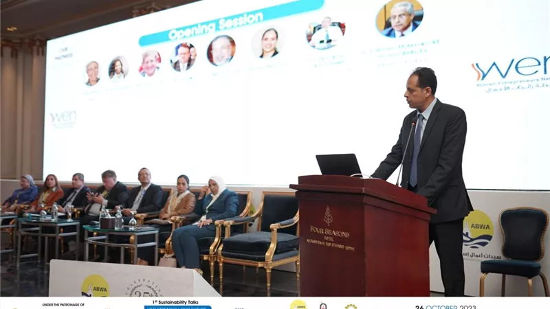 وزير العمل حسن شحاتة