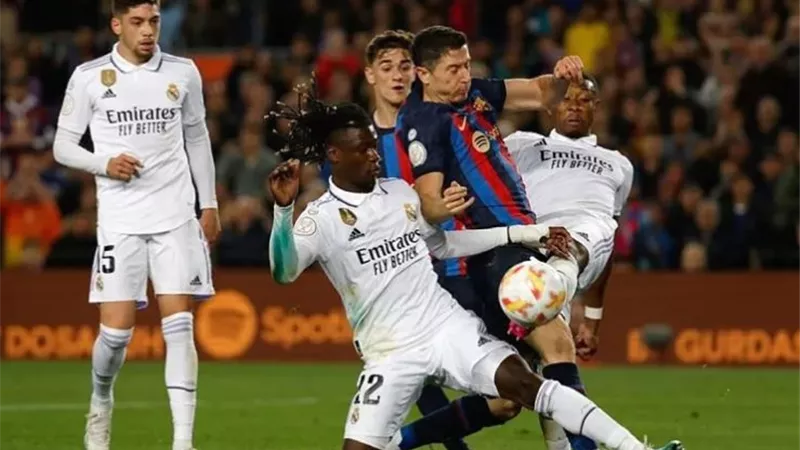 كلاسيكو الأرض.. برشلونة يستضيف ريال مدريد عصر اليوم