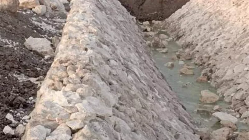الانتهاء من تبطين٧٠٪ من ترع طوخ الخيل مركز المنيا بواقع ٤٠ ترعة