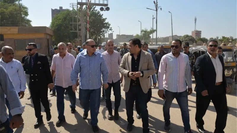 محافظ أسيوط يتفقد المواقع المقترحة لانشاء كوبرى داخلى بمركزمنفلوط