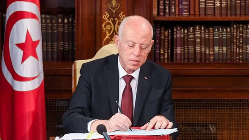 الرئيس التونسي يؤكد الوقوف مع الشعب الفلسطيني حتى يسترد أرضه كامل