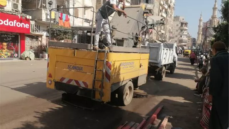 محافظ كفرالشيخ يتابع حملات النظافة ورفع الإشغالات