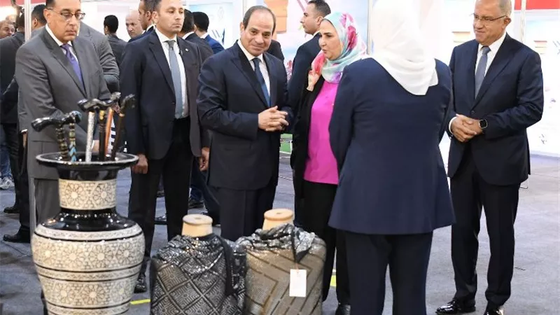 متحدث الرئاسة ينشر صور افتتاح وتفقد الرئيس السيسي للملتقى والمعرض الدولي السنوي للصناعة
