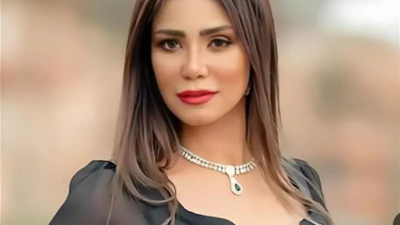 فنانة شهيرة تطلب الدعاء لوالدتها بعد تعرضها لوعكة صحية
