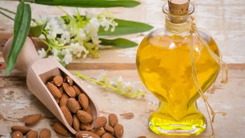 4 اسرار للبشرة والشعر فى زيت اللوز