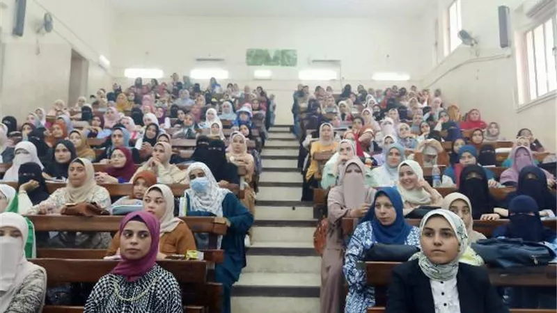نائب رئيس جامعةالأزهريتفقد انتظام العملية التعليمية في الإسكندرية