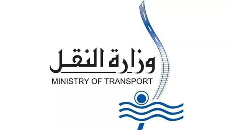 انتظام سير المركبات بطريق سفاجا قنا بعد معالجة آثار السيول