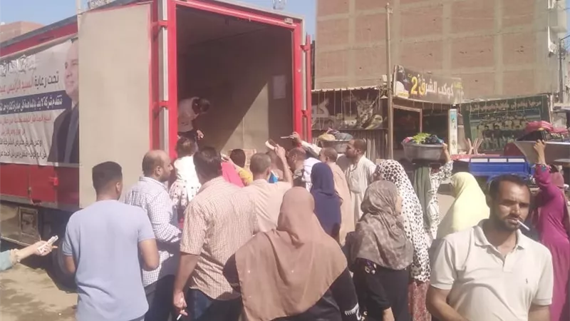 طرح وتوزيع 8 طن سكر على قرى مركز ناصر