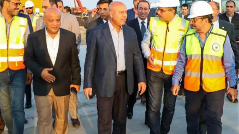 وزير النقل يفاجئ ميناء دمياط ويعلن تحويل الميناء إلى مركز عالمي