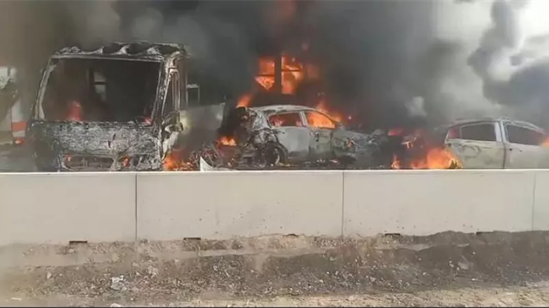 تفاصيل الحادث المروع على طريق القاهرة الإسكندرية.. فيديو