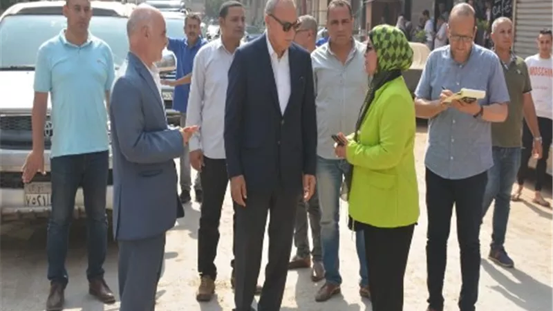 محافظ القليوبية يتابع أعمال الرصف الجارية بمدينتي بنها وكفر شكر