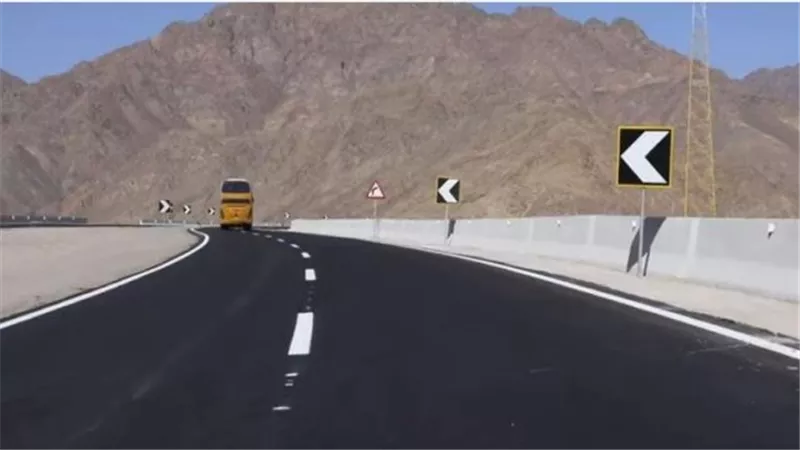 الطرق والكباري تعلن إغلاق طريق «دهب - شرم الشيخ» في الاتجاهين بسبب السيول
