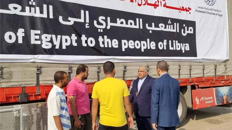 الطائفة الإنجيلية والهلال الأحمر تقدمان معونات طبية لدرنة الليبية