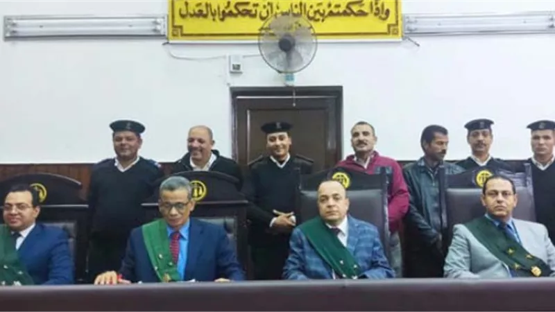 تاجر الأعلاف.. استدرجوه وأحتجزوه وصوره عارياً..ووقع إيصالات أمانة