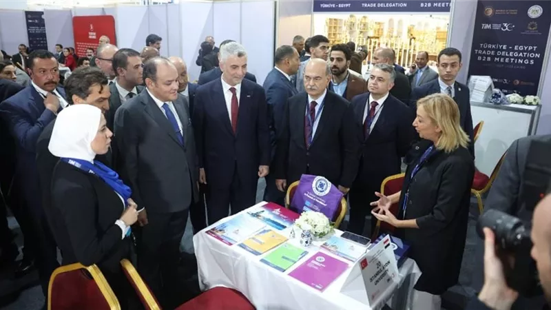 وزيرالتجارةونظيره التركي يشيدان بجودةالمنتجات بالمعرض الدولي للتصنيع