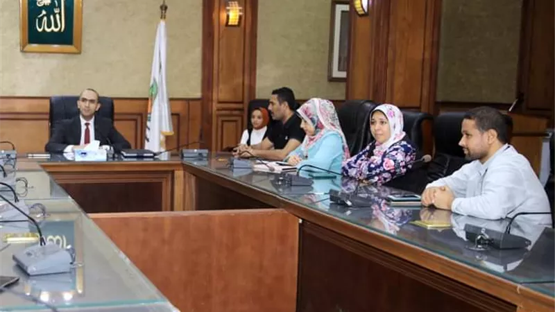 نائب محافظ سوهاج يلتقي فريق مبادرة 