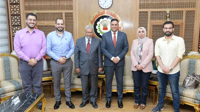محافظ الدقهلية يستقبل نقيب وأعضاء مجلس الأطباء