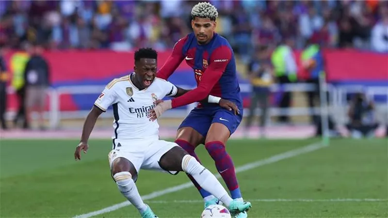 أول رد من برشلونة بشأن الإهانات العنصرية خلال مباراة الكلاسيكو