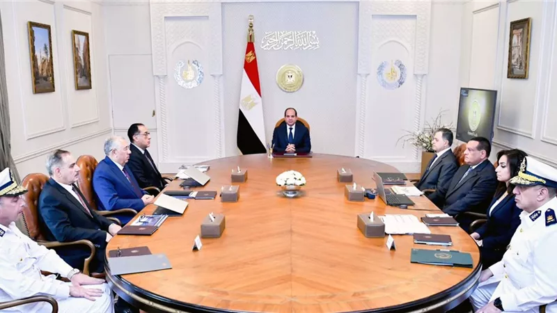 الرئيس السيسي يُوجه الحكومة بالمتابعة المستمرة والدقيقة لجهود حماية الأراضي الزراعية