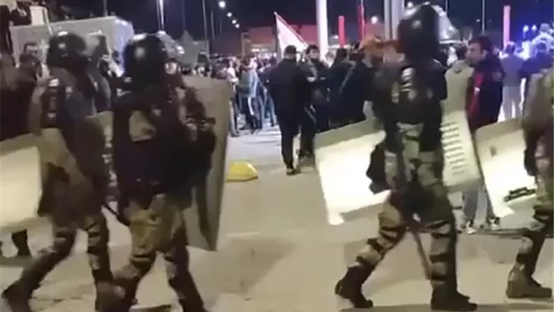 روسيا تلاحق المشاركين في أعمال الشغب بـ 