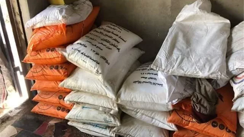 ضبط طن أسمدة زراعية و1000 لتر بنزين قبل تهريبهم بالصالحية