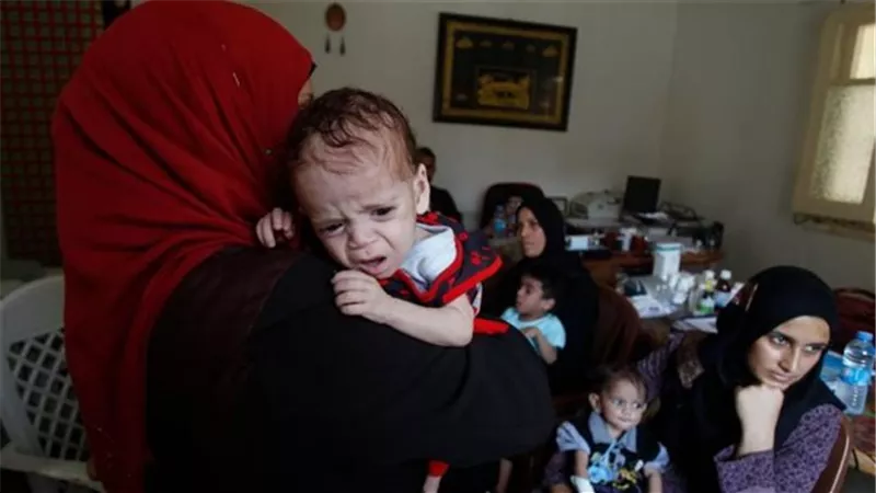 «يونيسف» تحذّر من كارثة إنسانية جديدة في غزة: الجفاف يهدد الرضع بالموت