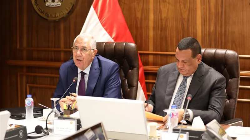 أمنة والقصير يتابعان الإجراءات اللازمة لمنع التعديات على الأراضى