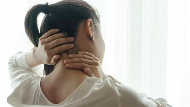 3 فوائد تحصل عليها عند تدليك الرقبة يوميا