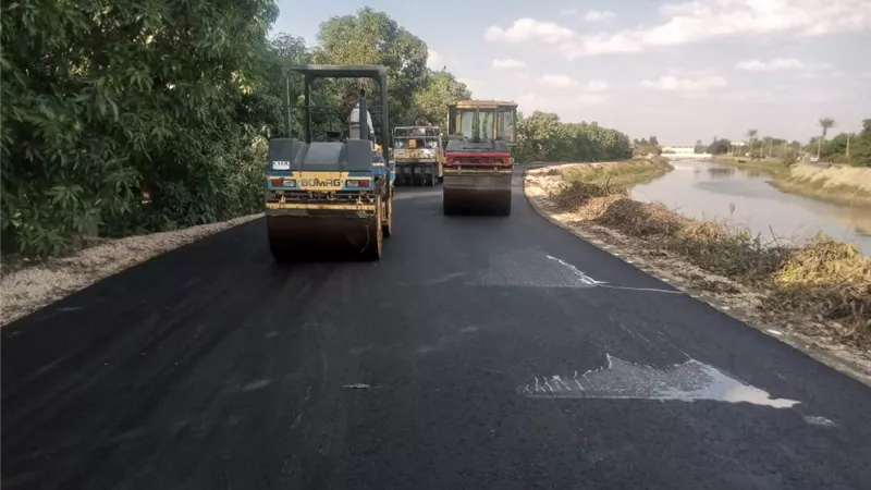 من مدق ترابي الي طريق عمومى بين مصرف المحسمة وعين غصين