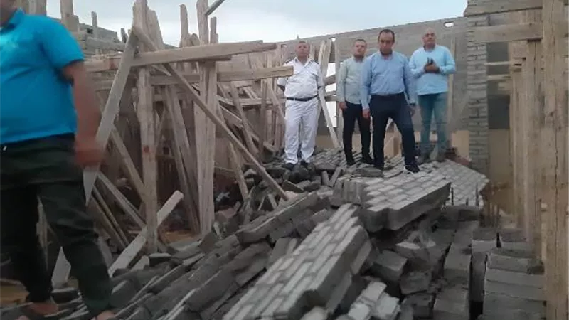 رئيس جهاز الشروق يقود لجنة إزالة مسائية ويوقف أعمال بناء مخالفة