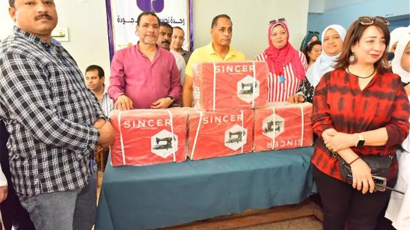 سعد يدعم مدرسة أسيوط الثانوية الصناعية بنات بـ4ماكينات خياطة