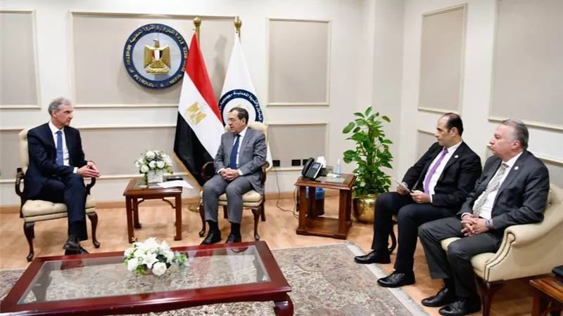 وزير البترول: وضع استراتيجية لالتقاط وتخزين الكربون