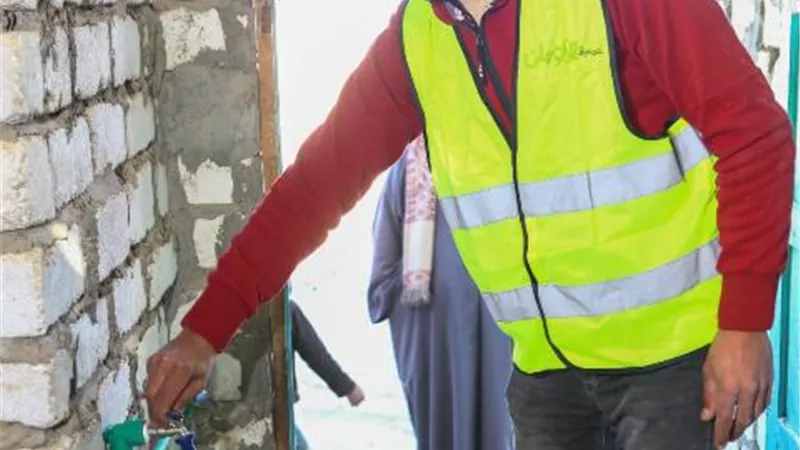 تركيب وصلات مياه مجانيه للاسر الاولى بالرعاية بمحافظة أسوان
