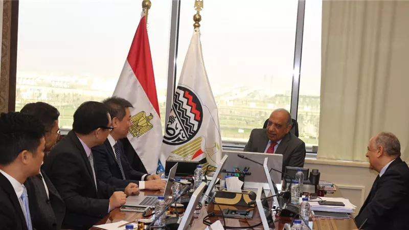 وزير قطاع الأعمال يبحث مع شينجلي الصينية التعاون في صناعة الصلب
