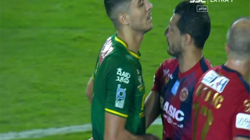 شريف ضد طارق حامد .. الخليج يهزم ضمك فى كأس خادم الحرمين - شاهد