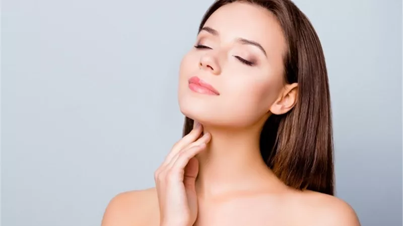 طرق طبيعية للتخلص من سواد الرقبة