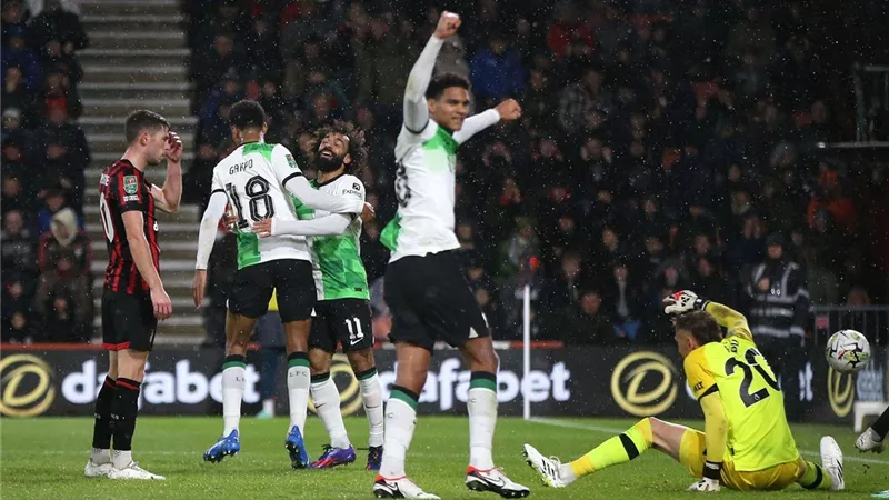 شاهد .. ليفربول يتقدم بهدف عالمى أمام بورنموث بكأس الرابطة