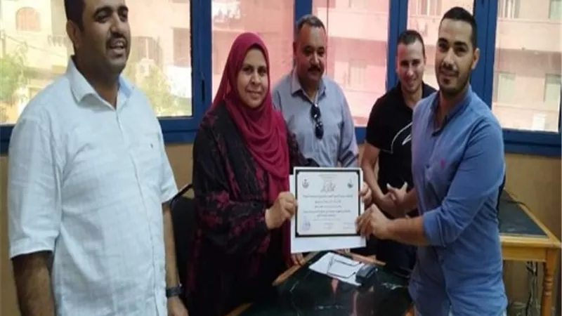 تكريم الإدارات الأعلى أداء في أعمال صحة البيئة بالقليوبية.. صور