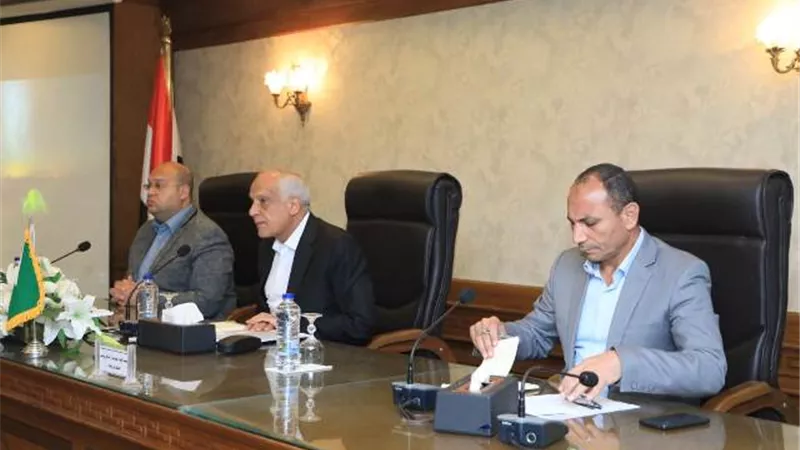 محافظ الجيزة يتابع نسب تنفيذمشروعات الخطة الإستثماريةللعام الجارى