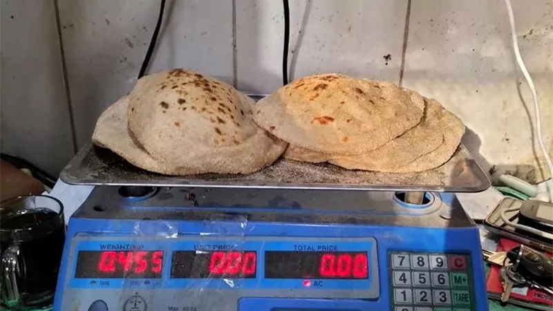 ضبط ١١شيكارة دقيق مدعم ونصف طن دجاج فاسد بالإسماعيلية