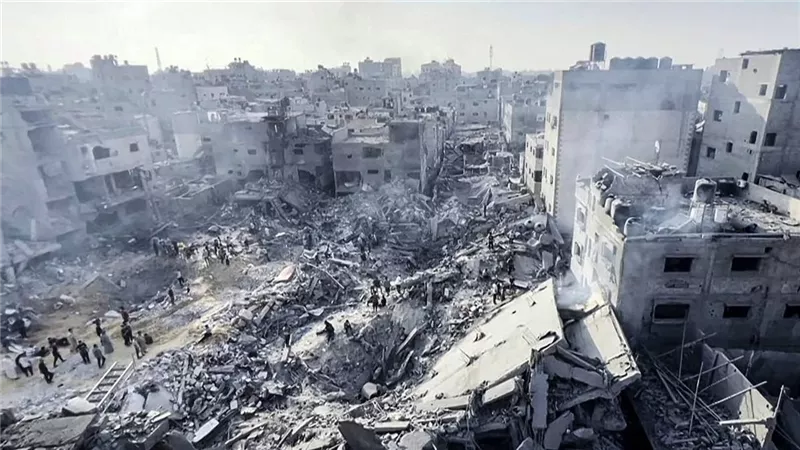 تواصل القصف الإسرائيلي على غزة.. والقتلى يتخطون 9 آلاف