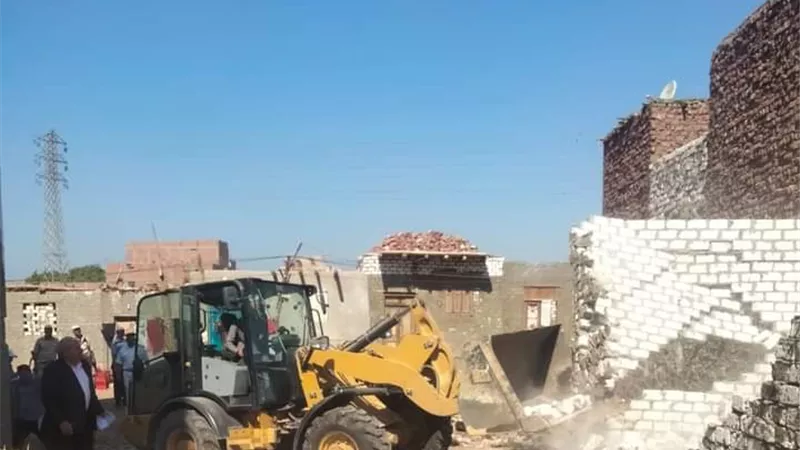 تواصل حملات إزالة التعديات على الأراضي الزراعية بسوهاج