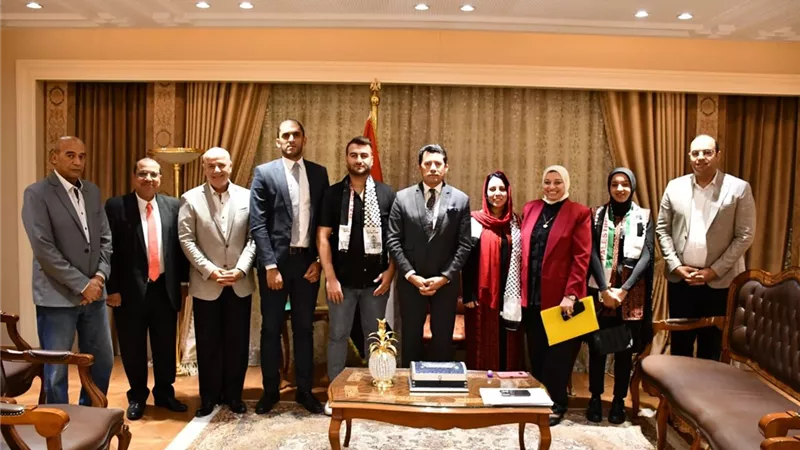 وزير الرياضة يلتقي الوفد الفلسطيني المُشارك بسفينة النيل للشباب العربي